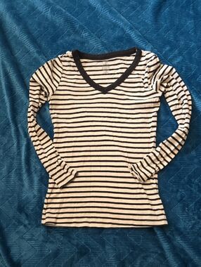 5/$20 George Black and Cream Striped V-Neck Long Sleeve Top
